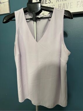 Nine West Sleeveless V-Neck Tank Top in Light Lavender